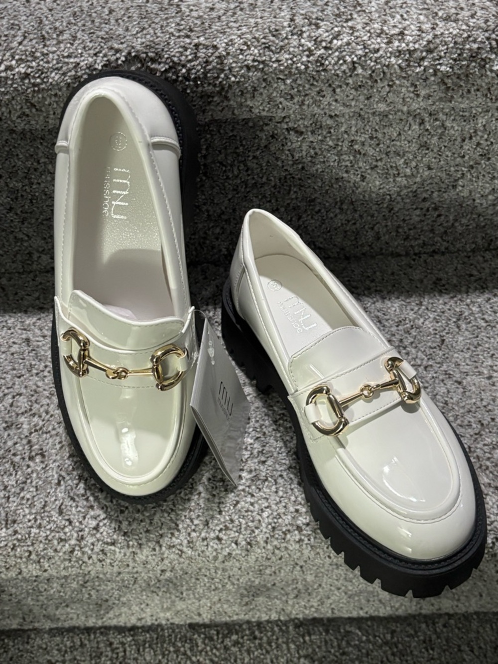 Musshoe Women’s White Platform Patent Loafers with Gold Buckle Accent Size 6 - Picture 9 of 12